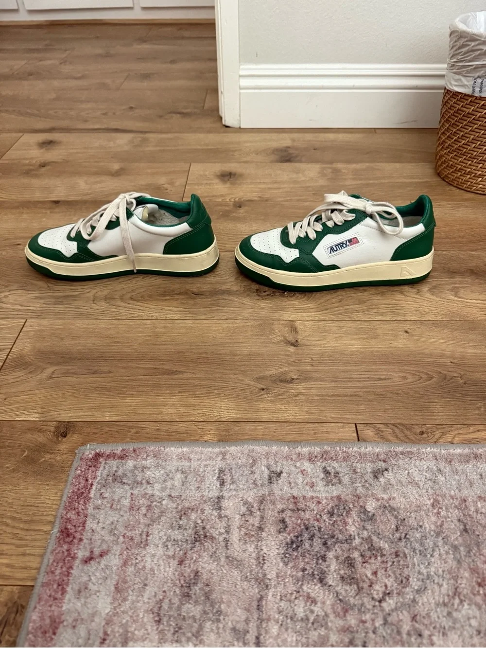 Autry Low-Top Sneakers in White and Green – Women's Casual Trainers